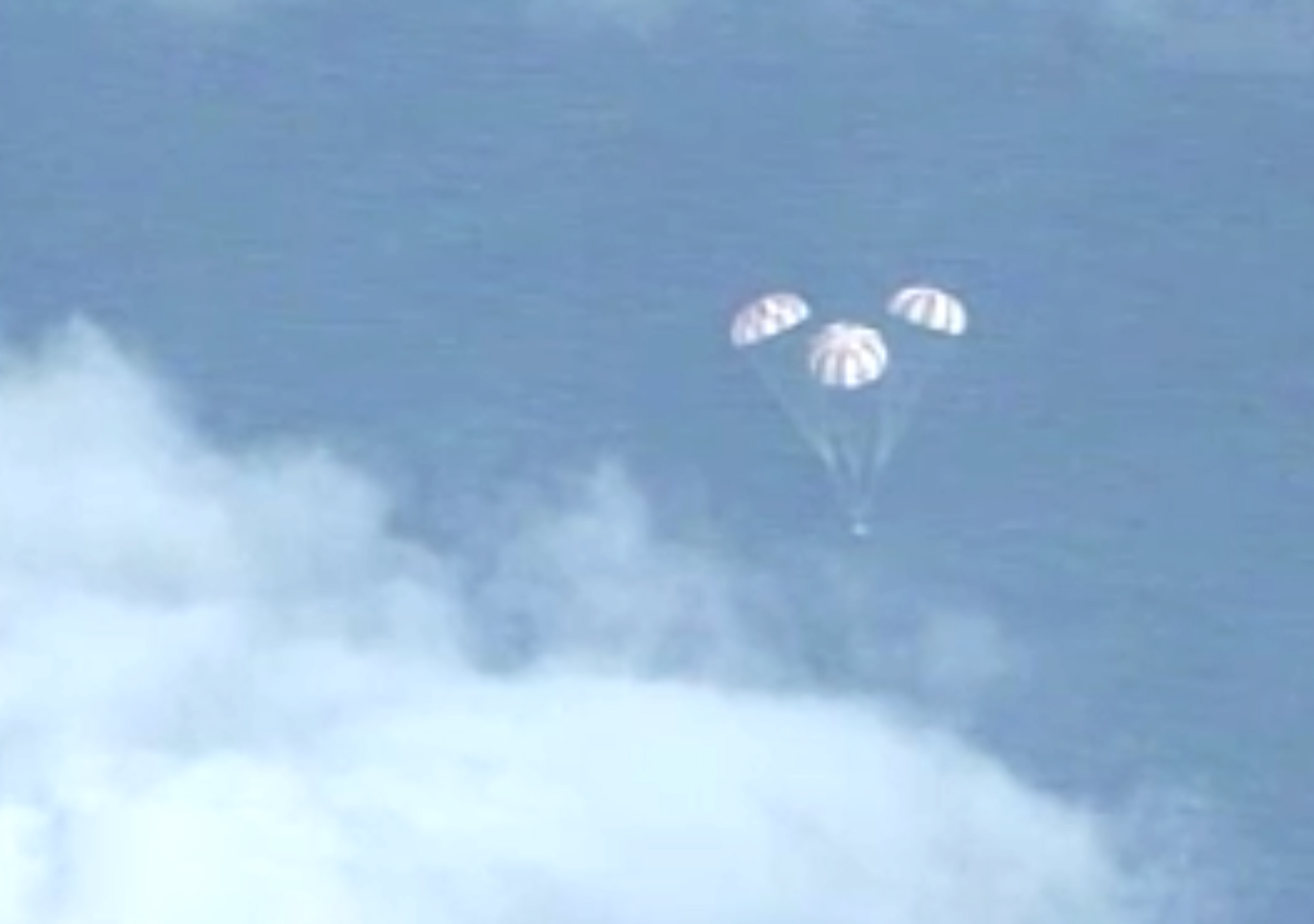 NASA’s Orion Returns To Earth With ‘Bullseye’ Splashdown - TPM ...