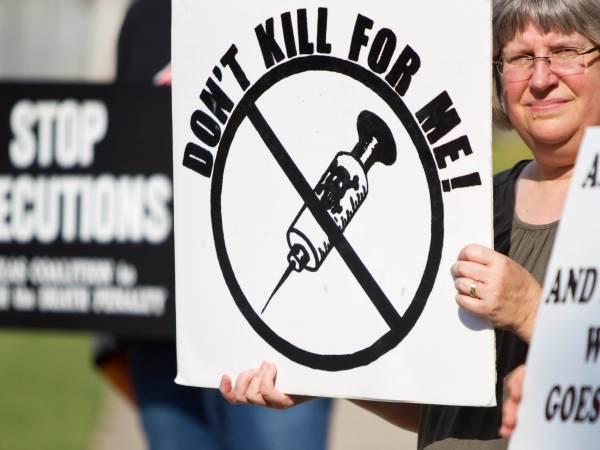 The Reverend Lisa Hunt, the rector of St. Stephen's Episcopal Church, stands with the Texas Coalition to Abolish the Death Penalty to protest the execution of Humberto Leal Thursday, July 7, 2011, outside St. Stephen's Episcopal Church & School in Houston.  ( Nick de la Torre / Houston Chronicle )