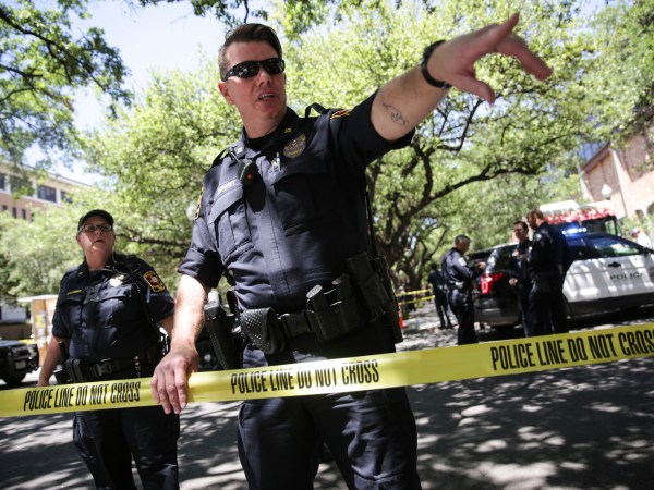 Law enforcement officers secure the scene of a stabbing that occurred on the UT campus on May 1, 2017.  (TAMIR KALIFA/ AMERICAN-STATESMAN)