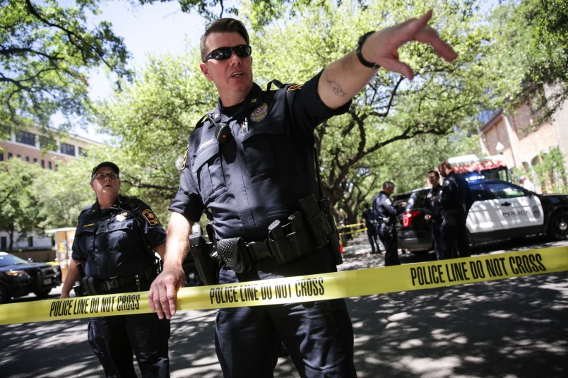 Law enforcement officers secure the scene of a stabbing that occurred on the UT campus on May 1, 2017.  (TAMIR KALIFA/ AMERICAN-STATESMAN)
