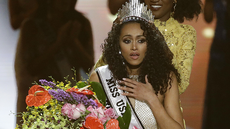 Miss District of Columbia USA Kara McCullough reacts as she is crowned the new Miss USA by former Miss USA Deshauna Barber during the Miss USA contest Sunday, May 14, 2017, in Las Vegas. (AP Photo/John Locher)