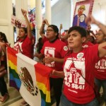 /// Hundreds of demonstrators marched in the Texas Capitol Monday, May 29, 2017, protesting the state's newly passed anti-sanctuary cities bill.DQoNCg0KU2VudCBmcm9tIG15IGlQaG9uZQ==