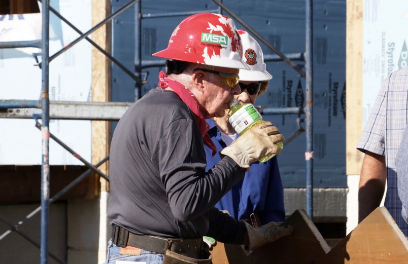 Former U.S. President Jimmy Carter  helps build homes for Habitat for Humanity in Winnipeg on Thursday, July 13, 2017. THE CANADIAN PRESS/HO, Stacia Franz, Manitoba Government *MANDATORY CREDIT*