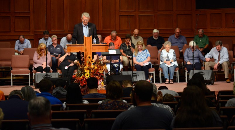 apl082917o/ASECTION/pierre-louis/JOURNAL 082917Clovis Mayor David Lansford,, leads the assembly in prayer during a vigil at Central Baptist Church for the victims of the deadly shooting at the Clovis Carver Public Library in Clovis , NM . Photographed on Tuesday August 29, 2017. .Adolphe Pierre-Louis/JOURNAL