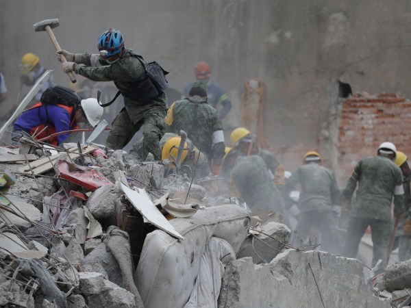 at a building that collapsed after an earthquake in Mexico City, Mexico, Thursday, Sept. 21, 2017.Tuesday's magnitude 7.1 earthquake has stunned central Mexico, killing more than 200 people as buildings collapsed in plumes of dust.(AP Photo/Natacha Pisarenko)