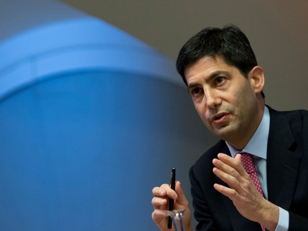 Kevin Warsh, speaking to the media about his report on transparency at the Bank of England, in London, Thursday, Dec., 11, 2014. The Bank of England published an independent report by Kevin Warsh, which reviewed the transparency practices and procedures of the bank's Monetary Policy Committee, which sets Britain's interest rates. (AP Photo/Alastair Grant, Pool)