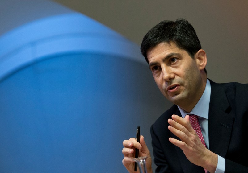 Kevin Warsh, speaking to the media about his report on transparency at the Bank of England, in London, Thursday, Dec., 11, 2014. The Bank of England published an independent report by Kevin Warsh, which reviewed the transparency practices and procedures of the bank's Monetary Policy Committee, which sets Britain's interest rates. (AP Photo/Alastair Grant, Pool)