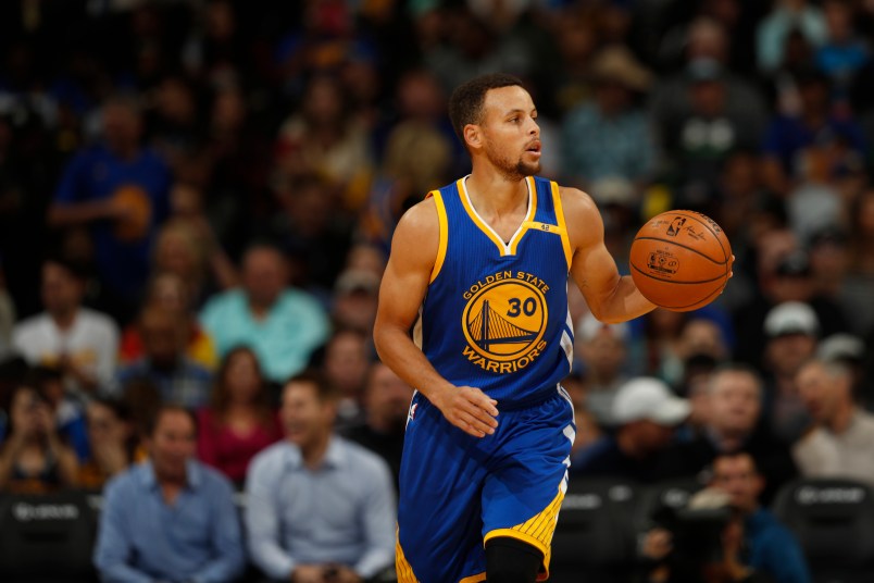 Golden State Warriors guard Stephen Curry (30) in the first half of an NBA basketball game Thursday, Nov. 10, 2016, in Denver. (AP Photo/David Zalubowski)
