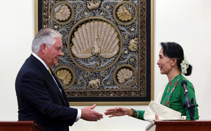 Myanmar Foreign Minister Aung San Suu Kyi, right, shakes hands with US Secretary of State Rex Tillerson, left, after their press conference at the Foreign Ministry office in Naypyitaw, Myanmar, Wednesday, Nov. 15, 2017. (AP Photo/Aung Shine Oo)