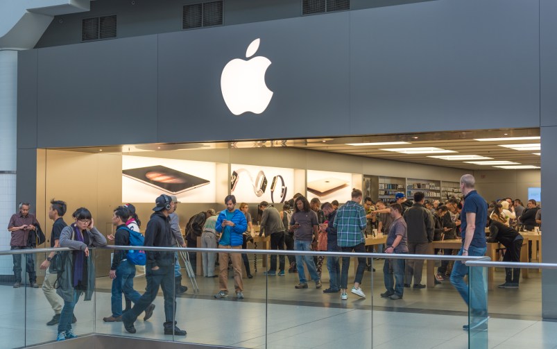 TORONTO, ONTARIO, CANADA - 2015/10/13: Apple store:People visiting the Apple Store.The Apple Store is a chain of retail stores owned and operated by Apple Inc., dealing with computers and consumer electronics. (Photo by Roberto Machado Noa/LightRocket via Getty Images)