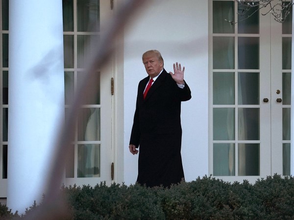 WASHINGTON, DC - JANUARY 18:  U.S. President Donald Trump waves as he walks towards to the Oval Office after he returned to the White House January 17, 2018 in Washington, DC. President Trump returned from a trip to visit H&K Equipment Company in Pittsburgh, Pennsylvania.  (Photo by Alex Wong/Getty Images)