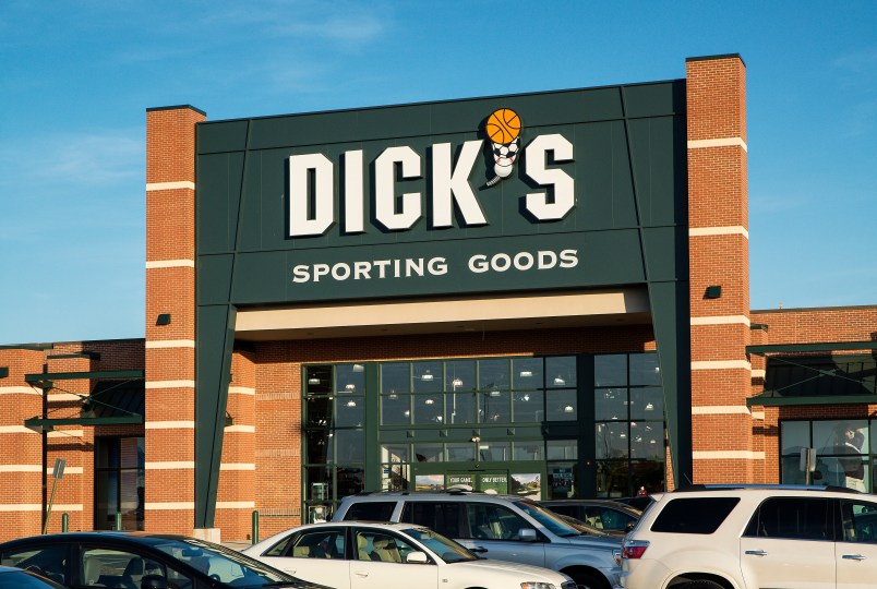 MOUNT LAURAL, NEW JERSEY, UNITED STATES - 2013/05/03: Dick's Sporting Goods store. (Photo by John Greim/LightRocket via Getty Images)