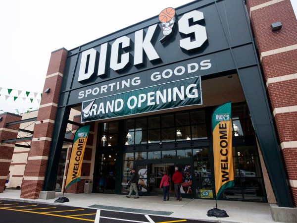 FOR Business.  Hanover, MA 10/7/2012  Dick's Sporting Goods holds its grand opening in a building that used to house a Circuit City in Hanover, MA on Sunday, October 7, 2012.  (Yoon S. Byun/Globe Staff) Section: Business Slug: 10vacancy Reporter: jenn abelson  LOID: 5.0.3124212268
