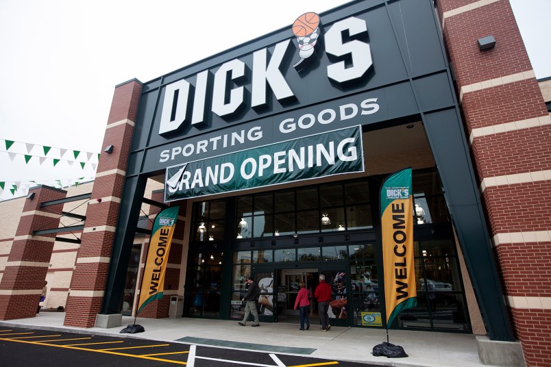 FOR Business.  Hanover, MA 10/7/2012  Dick's Sporting Goods holds its grand opening in a building that used to house a Circuit City in Hanover, MA on Sunday, October 7, 2012.  (Yoon S. Byun/Globe Staff) Section: Business Slug: 10vacancy Reporter: jenn abelson  LOID: 5.0.3124212268