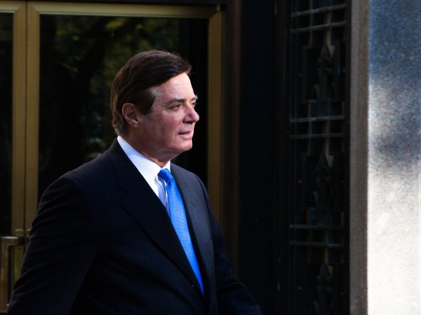 WASHINGTON, DC - OCTOBER 30: Former Trump Campaign Manager Paul Manafort leaves the United States Court House after his indicement hearing in Washington, DC on October 30, 2017 in Washington, DC. (Photo by Keith Lane/Getty Images)