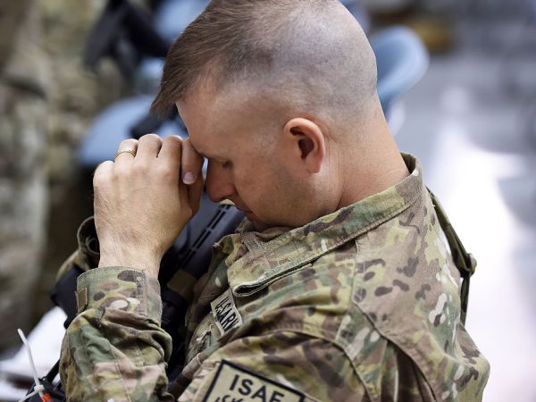 FORT CAMPBELL, KY - NOVEMBER 05:  Lt. Col. Chris Hossfeld prepares to leave for Afghanistan from Fort Campbell on Wednesday November 05, 2014 in Fort Campbell, KY.  (Photo by Matt McClain/ The Washington Post)
