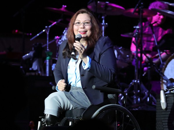 FAIRFAX, VA - SEPTEMBER 20:  Keith Urban performs at the VetsAid Charity Benefit Concert at Eagle Bank Arena on September 20, 2017 in Fairfax, Virginia. VetsAid is a foundation created by singer/songwriter Joe Walsh to support veterans and their families.  (Photo by Paul Morigi/Getty Images)