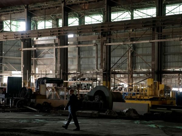 GRANITE CITY, IL - JULY 26: A Secret Service agent walks through a steel coil warehouse before President Donald Trump's visit on July 26, 2018 at U.S. Steel's Granite City Works plant in Granite City, Illinois. (Photo by Whitney Curtis/Getty Images)