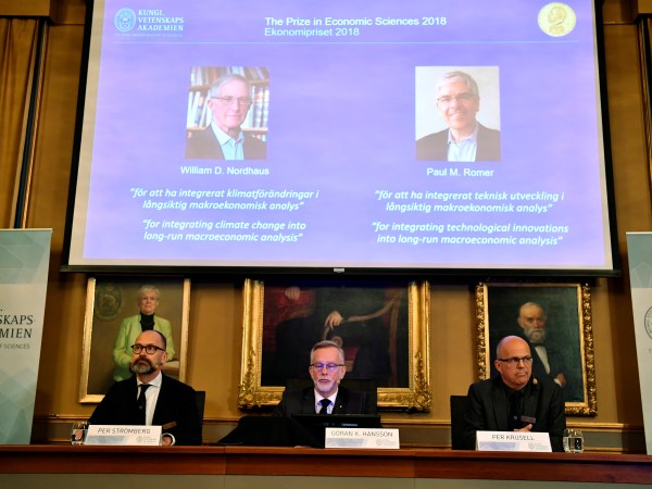 Per Strömberg, professor, Göran K. Hansson and Per Krusell annonces the laureates of the Nobel Prize in Economics during a press conference at the The Royal Swedish Academy of Sciences i Stockholm, 7 Ocktober, 2018. The prize is devided between William D. Nordhaus och Pau M Romer.Photo : Henrik Montgomery / TT ** SWEDEN OUT **