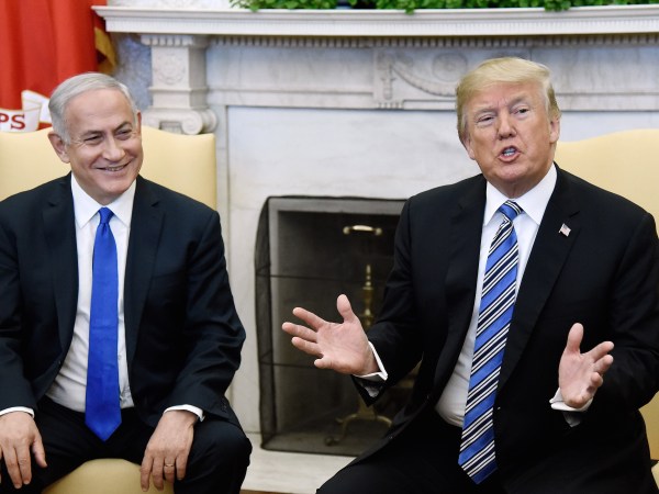 WASHINGTON, DC - MARCH 5: (AFP OUT) U.S. President Donald Trump (R) and Israel Prime Minister Benjamin Netanyahu meet in the Oval Office of the White House  March 5, 2018 in Washington, DC. The prime minister is on an official visit to the US until the end of the week. (Photo by Olivier Douliery-Pool/Getty Images)