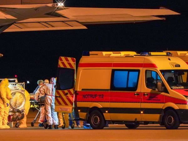 24 March 2020, Saxony, Schkeuditz: Corona patients from Italy landed at Leipzig/Halle Airport in the early hours of the morning using a military aircraft of the type "Lockheed C-130 Hercules" belonging to the Italian Air Force. Saxony wants to admit the patients at the hospitals in Leipzig, Dresden and Coswig and is thus responding to a request from the Italian government in Rome. Photo: Peter Endig/dpa-Zentralbild/dpa