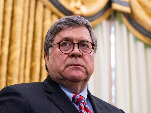 NYTVIRUS -President Donald Trump with Attorney General William Barr, make remarks before signsing an executive order in the Oval Office that will punish Facebook, Google and Twitter for the way they police content online, Thursday, May 28, 2020. ( Photo by Doug Mills/The New York Times)