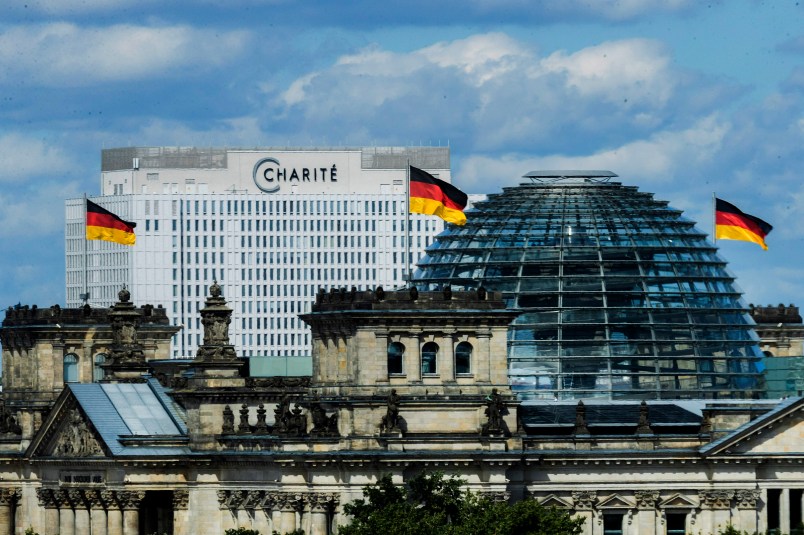 25 August 2020, Berlin: The bed skyscraper of the Berliner Charite can be seen behind the Reichstag building (photographed through a window pane). In the clinic the Russian oppositional Nawalny is treated. Doctors of the Berliner Charite assume that the Kremlin critic was poisoned. Photo: Christoph Soeder/dpa
