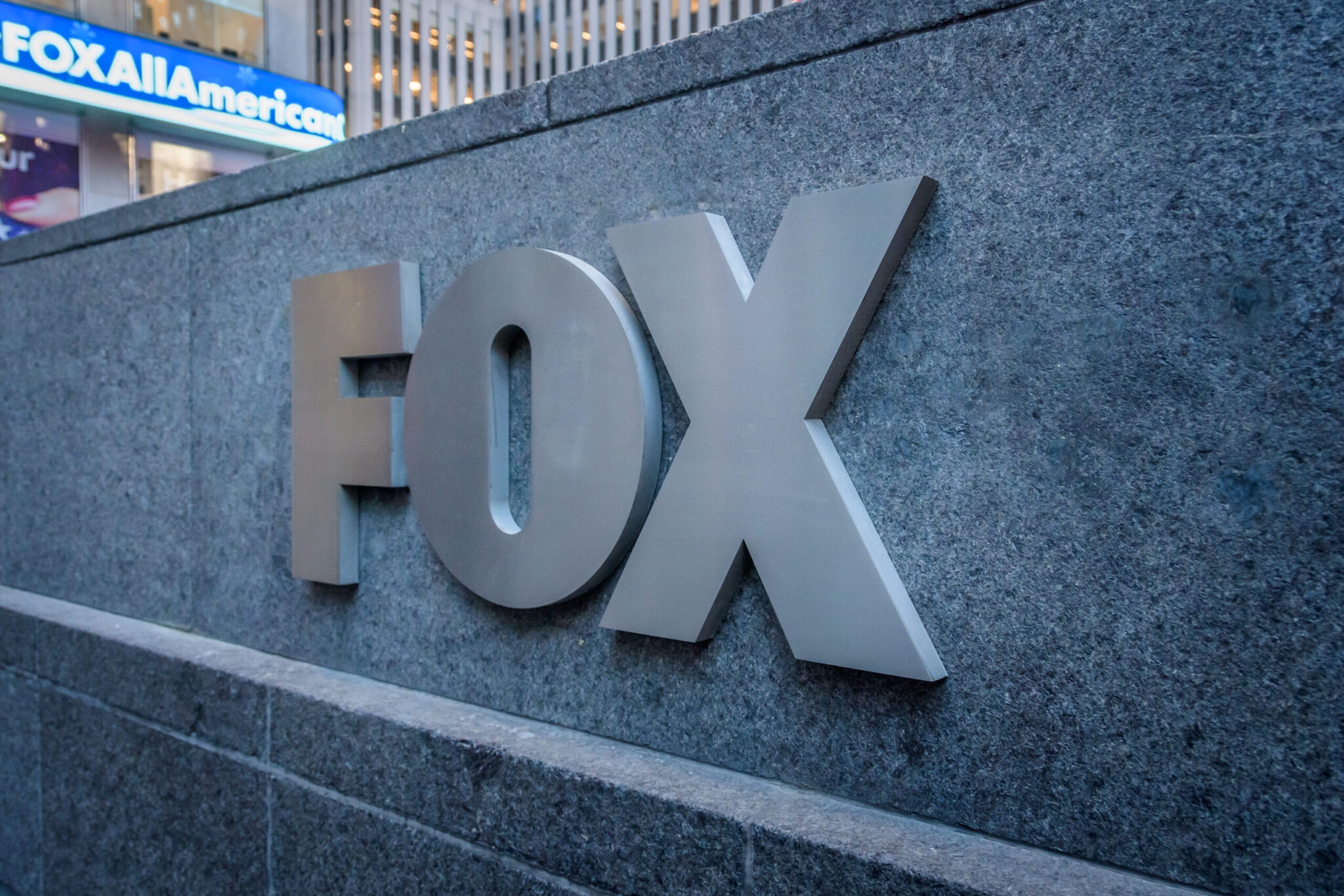 Fox страна. Fox News штаб квартира. Форбс логотип. Fox Corp. Fox News channel Headquarters.