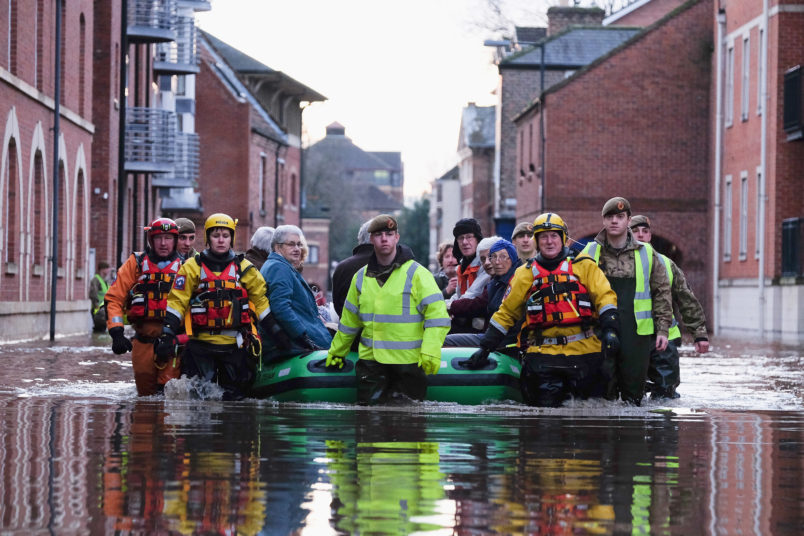 YORK, ENGLAND - DECEMBER 27: Members of Cleveland Mountain Rescue and soldiers from 2 Battalion The Duke of Lancasters Regiment assist members of the public as they are evacuated from the Queens Hotel in York city centre as the River Ouse floods on December 27, 2015 in York, England. Heavy rain over the Christmas period has caused severe flooding in parts of northern England, with homes and businesses in Yorkshire and Lancashire evacuated as water levels continue to rise in many parts. (Photo by Ian Forsyth/Getty Images)