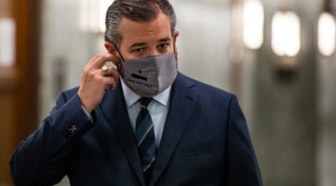 WASHINGTON, DC - OCTOBER 22: Senator Ted Cruz (R-TX) heads into a Judiciary Committee hearing where Republicans will vote on whether or not to move the nomination of Judge Amy Coney Barrett to the Supreme Court out of committee and on to the Senate for a full vote on October 22, 2020 in Washington, DC. Judge Amy Coney Barrett was nominated by President Donald Trump to fill the vacancy left by Justice Ruth Bader Ginsburg who passed away in September. (Photo by Samuel Corum/Getty Images) *** Local Caption *** Ted Cruz