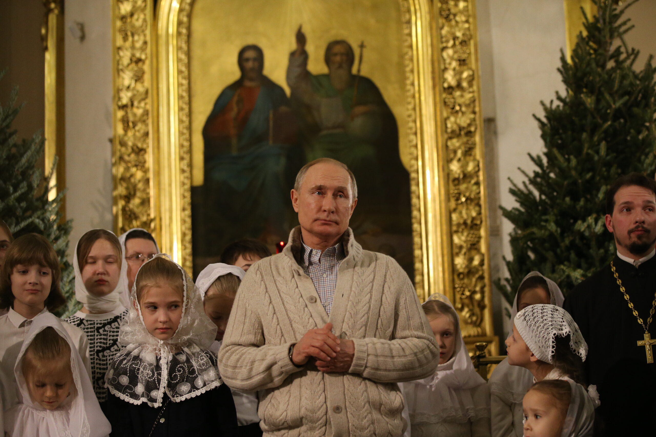 Conmemorando la Navidad Ortodoxa, Putin Jura Apoyar a los Combatientes Rusos