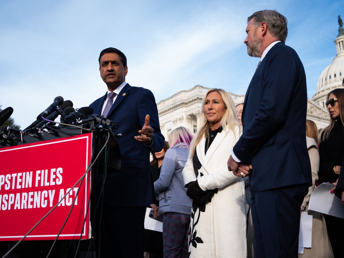 Lawmakers Threaten Prosecution, Impeachment if DOJ Officials Blow Epstein Files Deadline