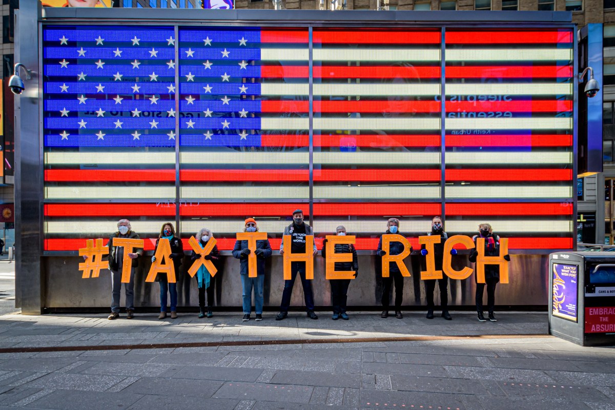 Taxing Billionaires Is the Easiest Way Democrats Could Gain Voter Trust