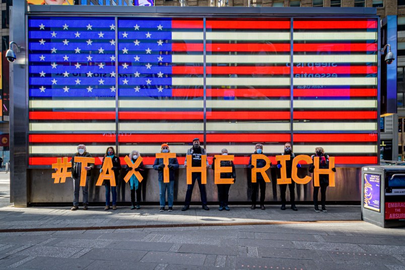 Taxing Billionaires Is the Easiest Way Democrats Could Gain Voter Trust