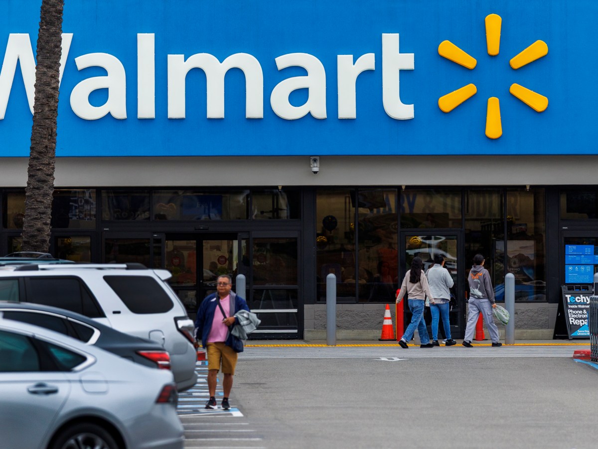 Biggest US Retailers Use $5 Billion in Trump Tariff Refunds to Appease Investors