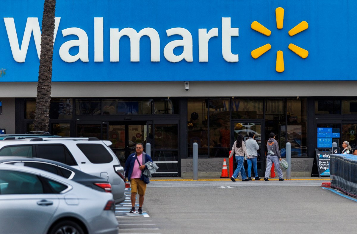 Biggest US Retailers Use  Billion in Trump Tariff Refunds to Appease Investors