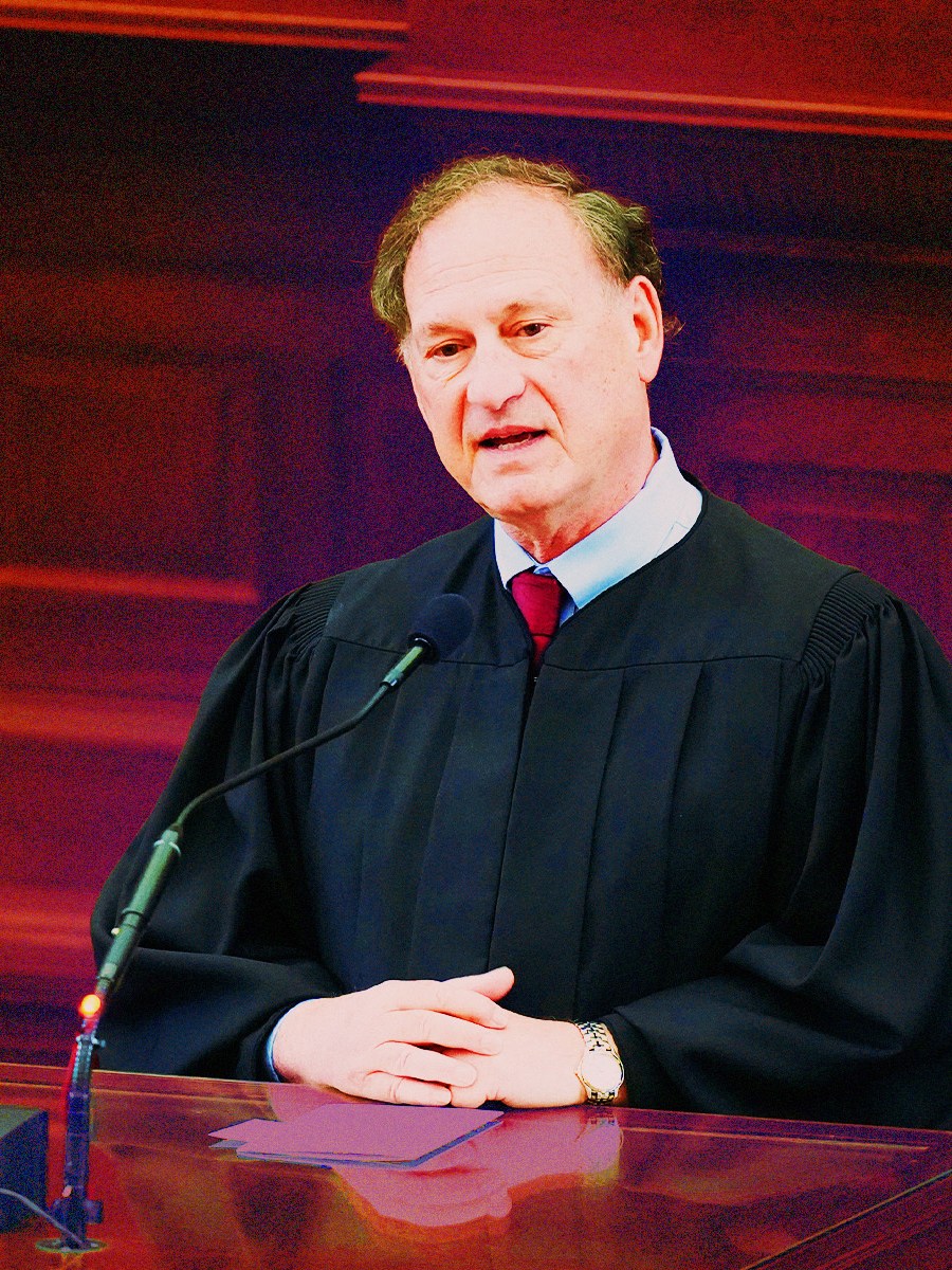 Alito Says He’s Staying Put as Democrats Plan Judicial Blockade 