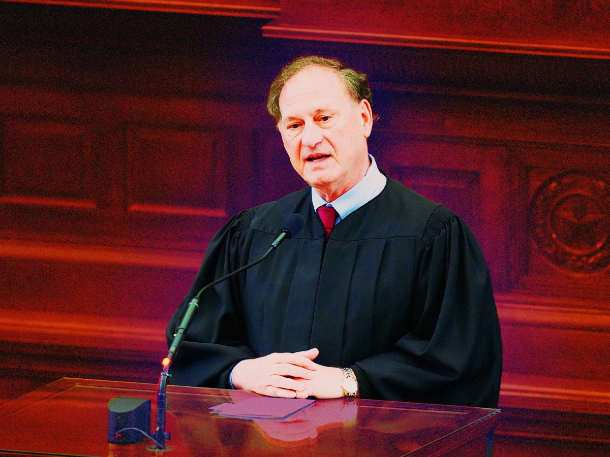 Alito Says He’s Staying Put as Democrats Plan Judicial Blockade 
